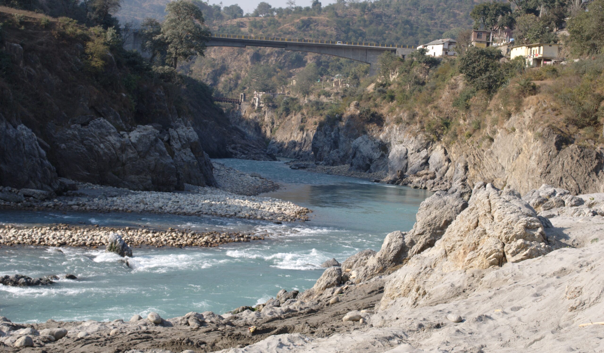Tattapani_Hot_Springs_next_to_Sutlej_River_Himachal_Pradesh_India